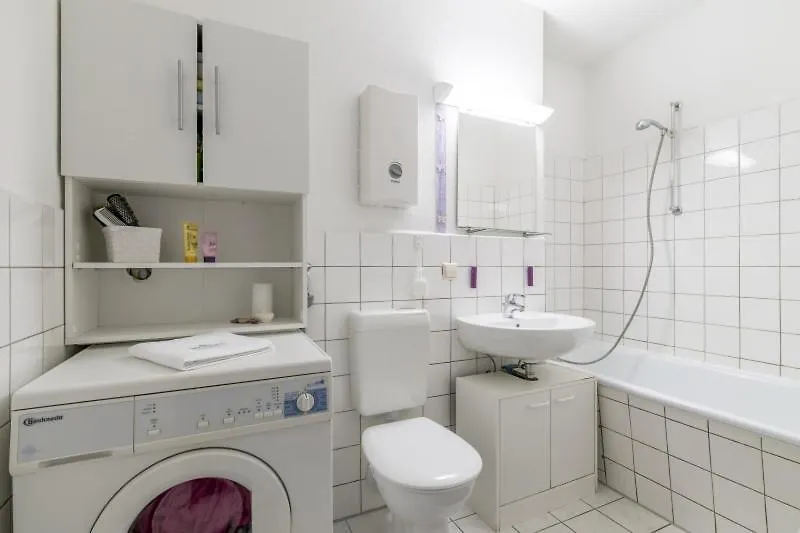 Private Rooms Hannover 0*,  Germania